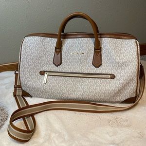 Michael kors travel duffle vanilla